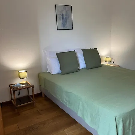 T2 Dans Avec Piscine Nyaraló *