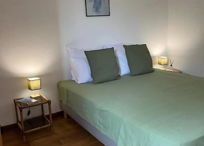 T2 Dans Avec Piscine Nyaraló *